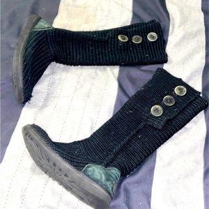 Uggs- Cardi Knit- Size 7, Fair Condition/Repair/Peoject Piece